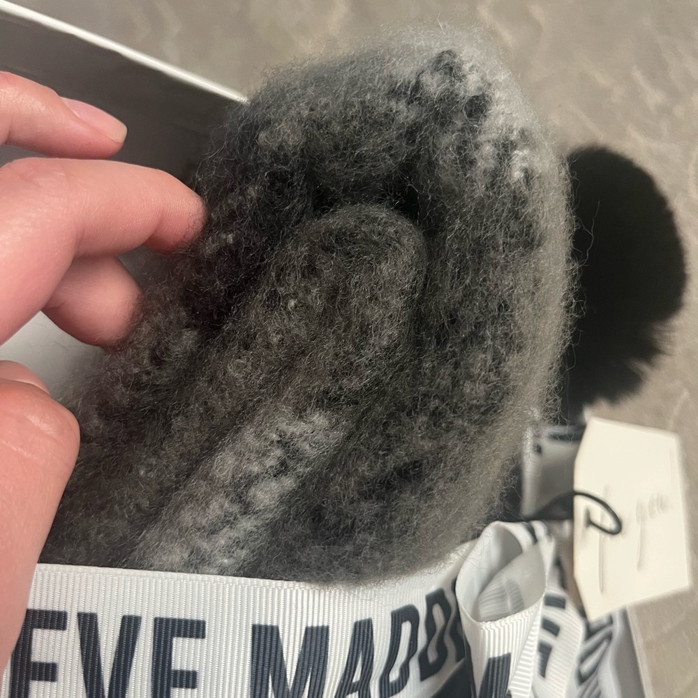 Steve Madden Scarf Beanie Gift Set OS - Picture 4 of 7